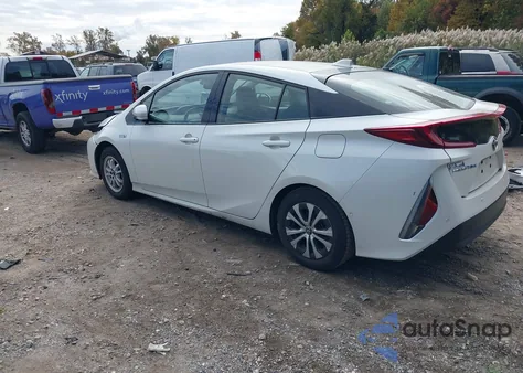2020 Toyota Prius Prime Limited z USA, uszkodzony, nr VIN JTDKARFP5L3152132